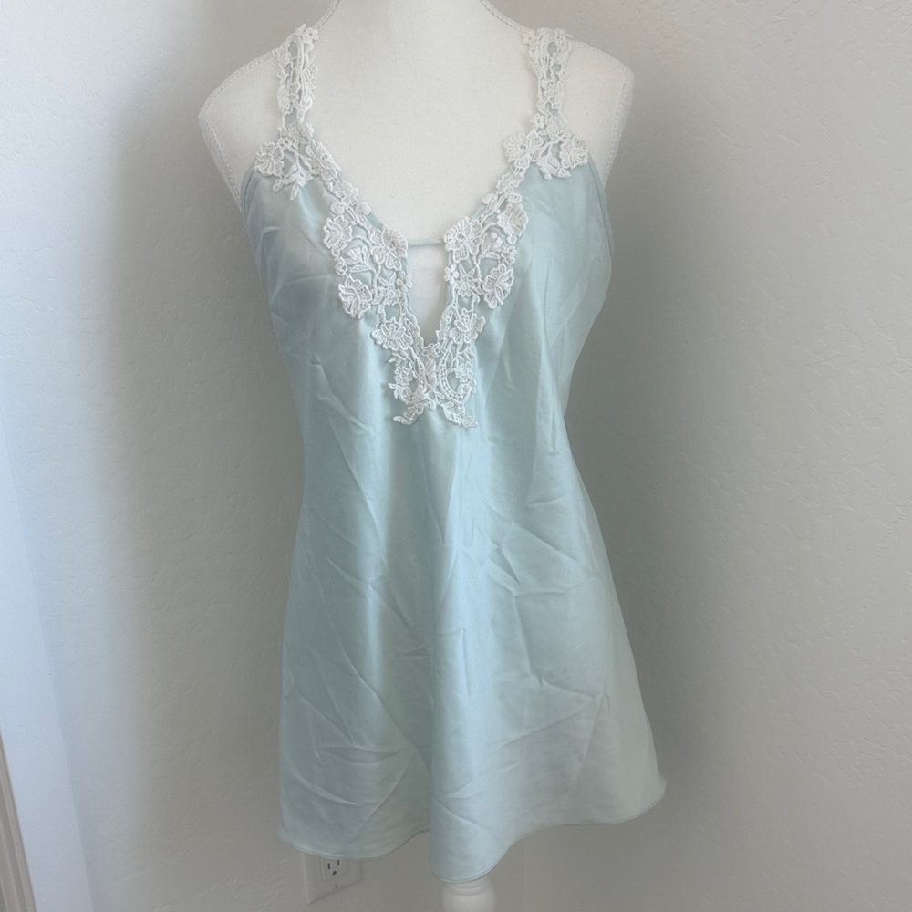 Flora Nikrooz Light Blue Lace Trim Nightgown NWOT